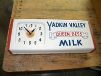 $OLD Yadkin Valley Queen Bess Dairy Milk Clock North Carolina